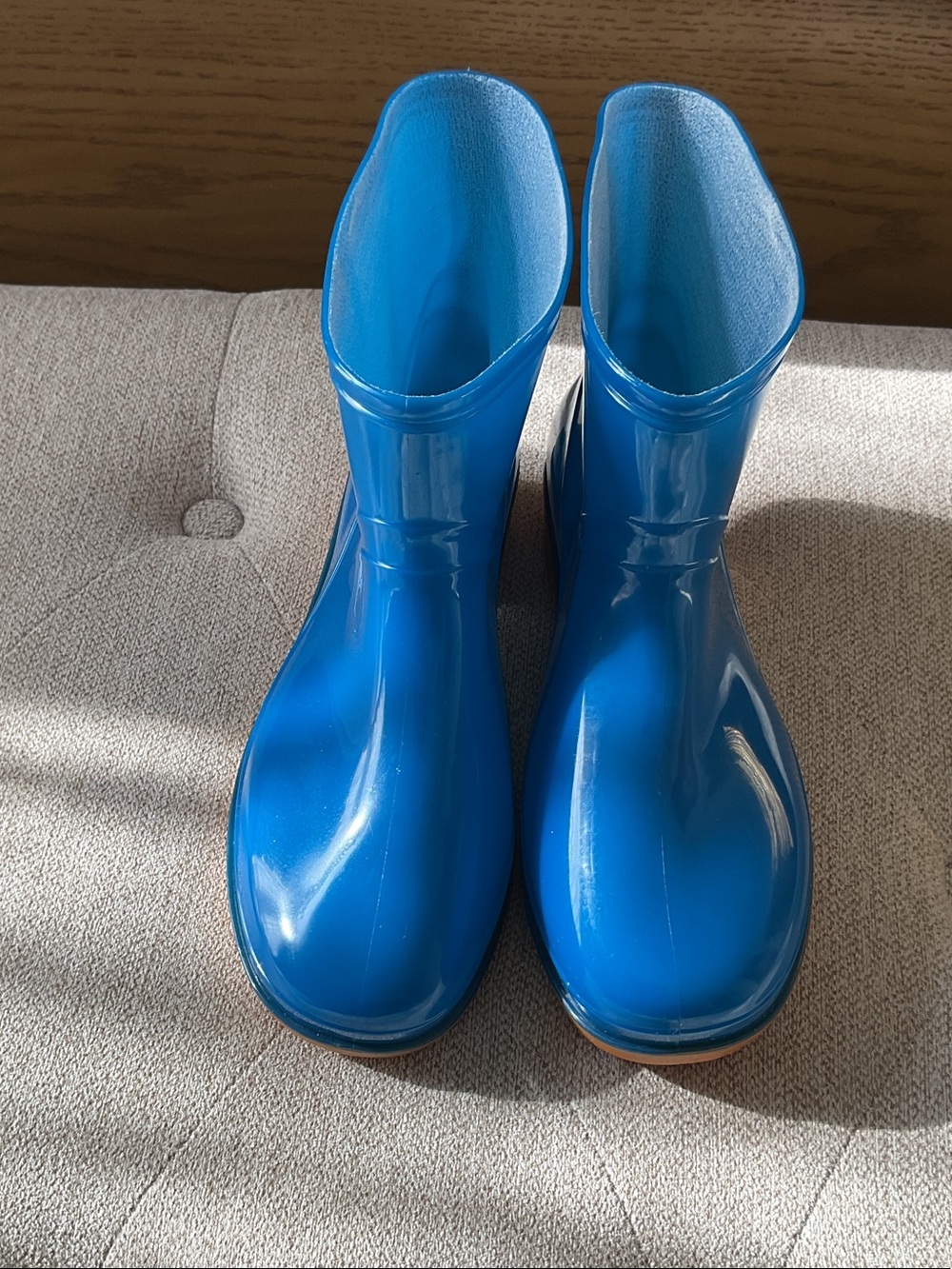 Women’s Bright Blue Glossy Rain Boots size 8